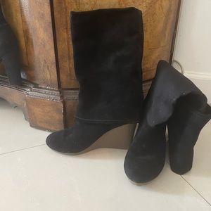 Black almost new boots